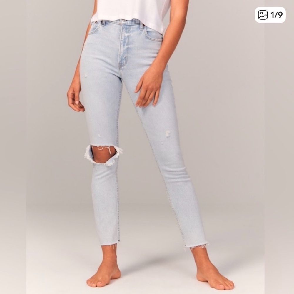 Abercrombie & Fitch The Skinny High Rise Light Wash Size 28 Regular NWT